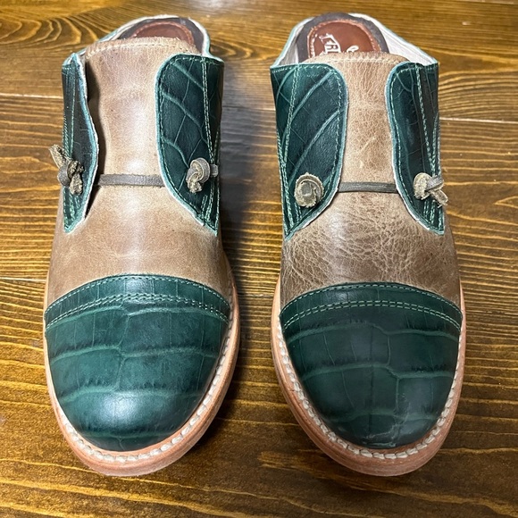 FREEBIRD WOMENS ALL LEATHER UPPER AND SOLE SLIP ON SHOES SIZE 7 - Picture 2 of 9